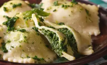 Ravioli filled with ricotta and spinach - Italian cooking class in Genova