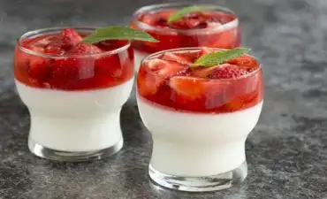 Strawberry Panna Cotta - Italian cooking class in Genova